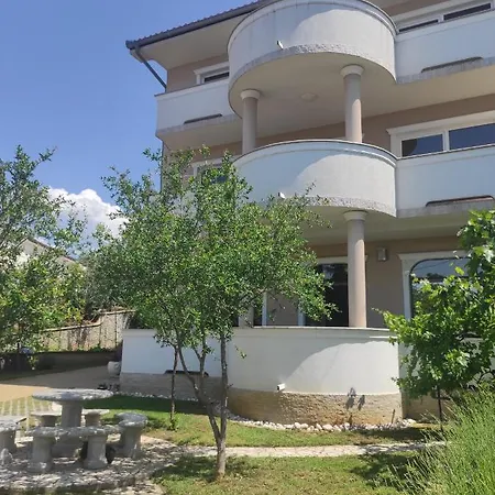 Superior In Mira Klenovica