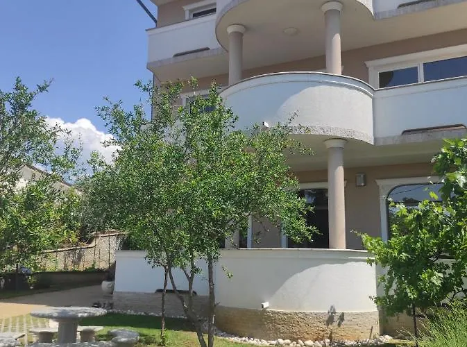 Superior In Mira Klenovica